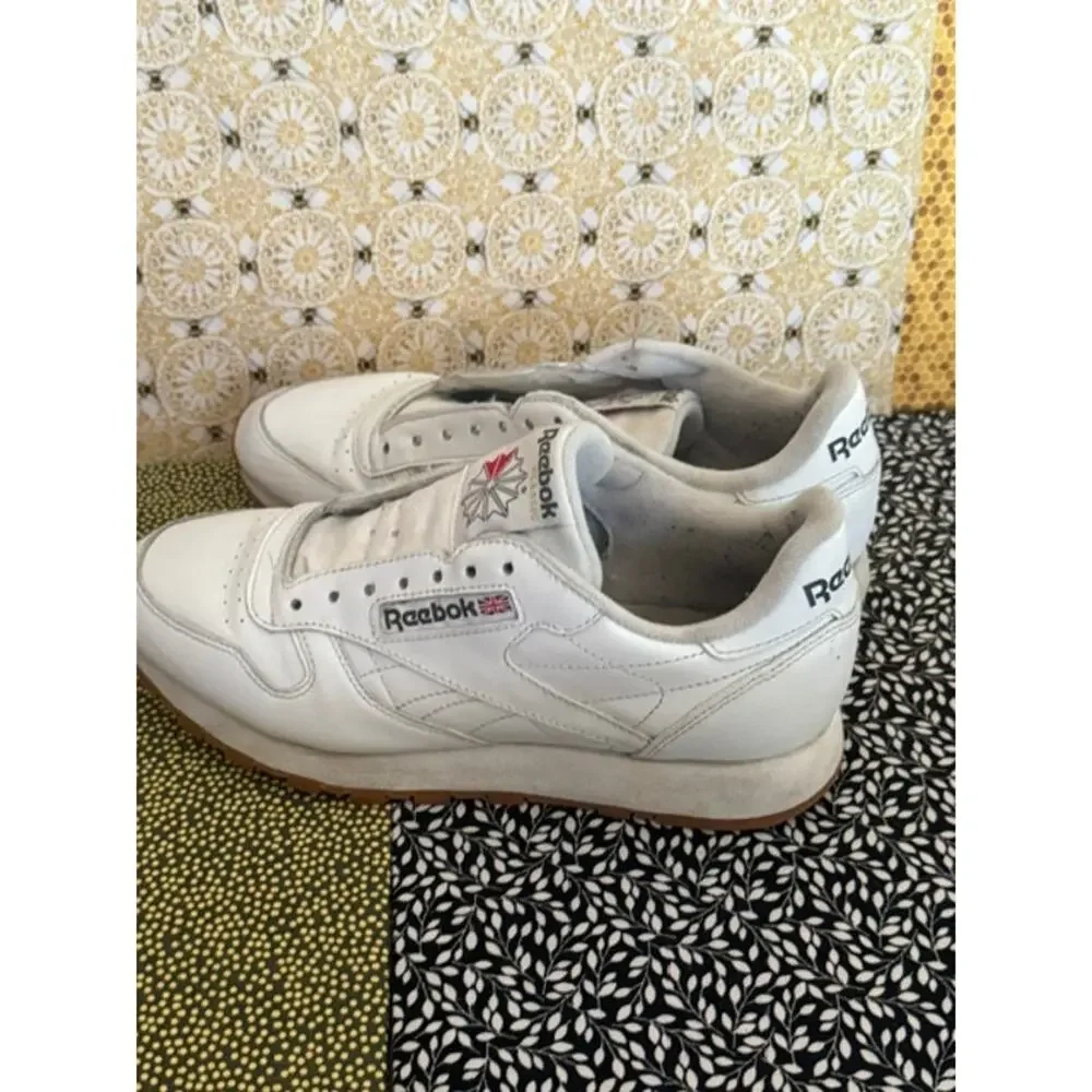 WHITE REEBOK SIZE  8